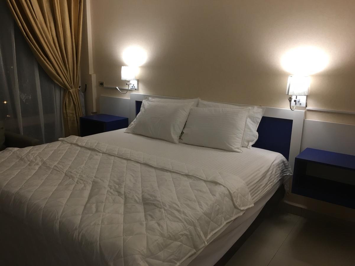 Golden Tree Hotel Belize City Exterior photo
